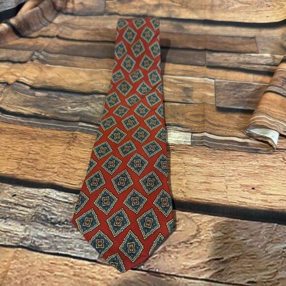 Linea Duebi Silk Tie Men's Red Geometric Gold Blue Pattern Italian Necktie - Picture 1 of 6